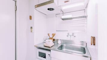 Apartment, Balcony | Private kitchen | Mini-fridge, microwave, stovetop, cookware/dishes/utensils