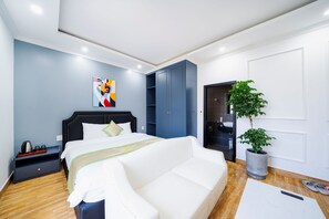 Habitación Deluxe, balcón, vistas a la ciudad | Escritorio y wifi gratis