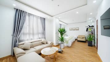 Family Room, City View | Desk, free WiFi, bed sheets