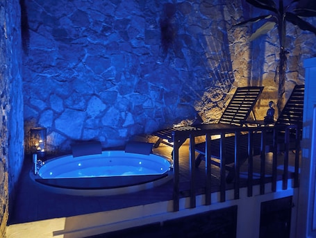 Terrace/patio. SPA SUITE SICILIA - SUITE CON SPA PRIVATA JACUZZI - SAUNA - BAGNO TURCO