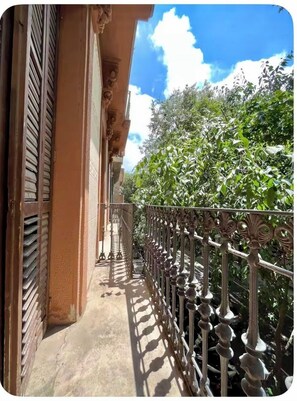 Property grounds - Barcelona center family apartment 3 (Barcelona)