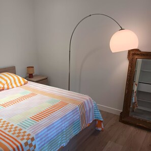 Room - Vrbo Property (Saint-Raphaël)