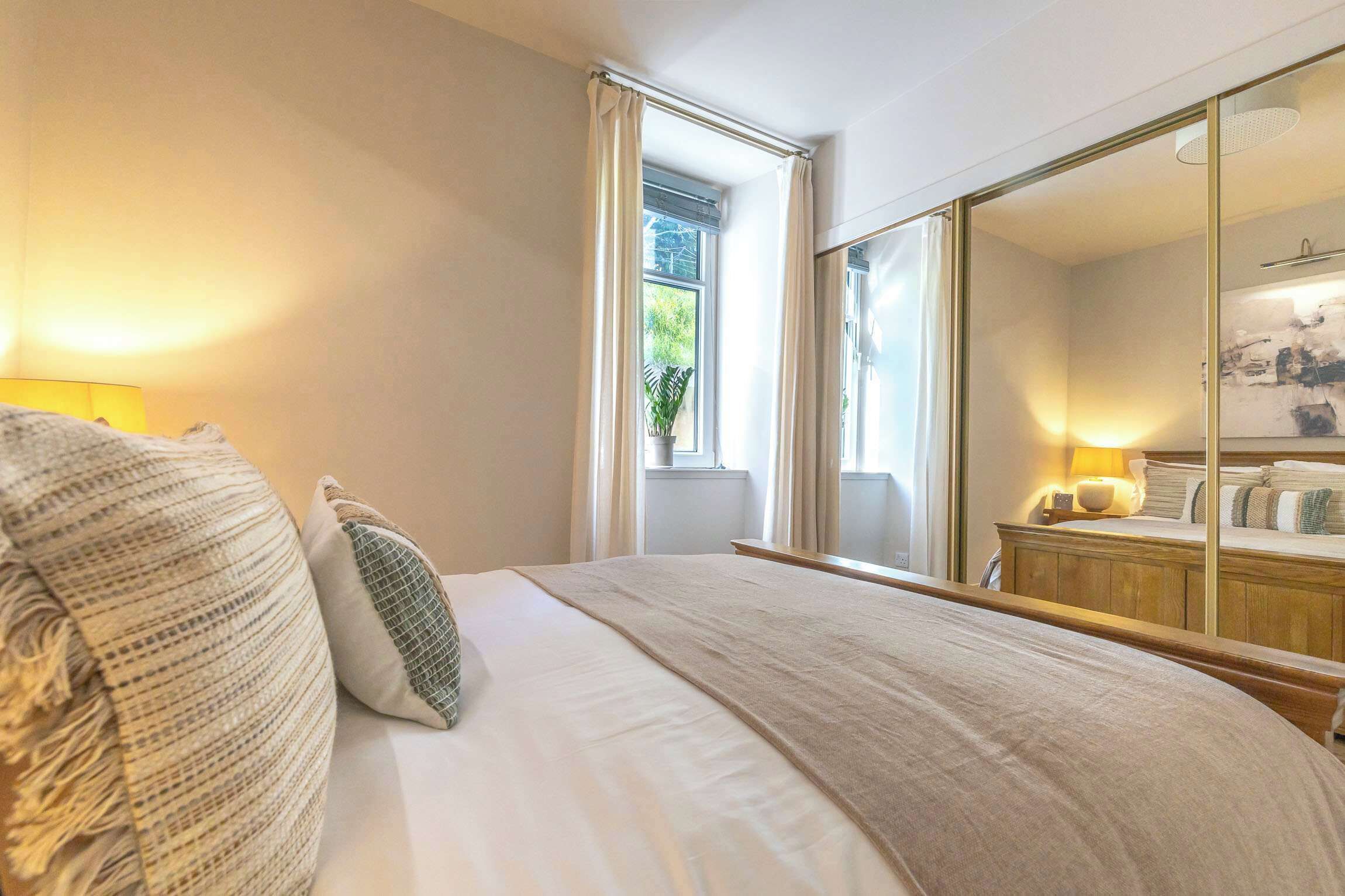 1 bedroom, desk, iron/ironing board, WiFi