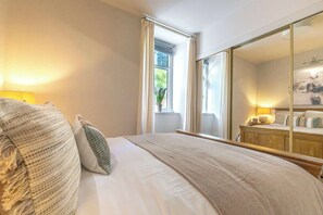 1 chambre, bureau, fer et planche à repasser, Wi-Fi