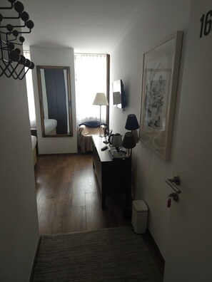 Rooms 1-5 | Tabla de planchar con plancha y wifi gratis 