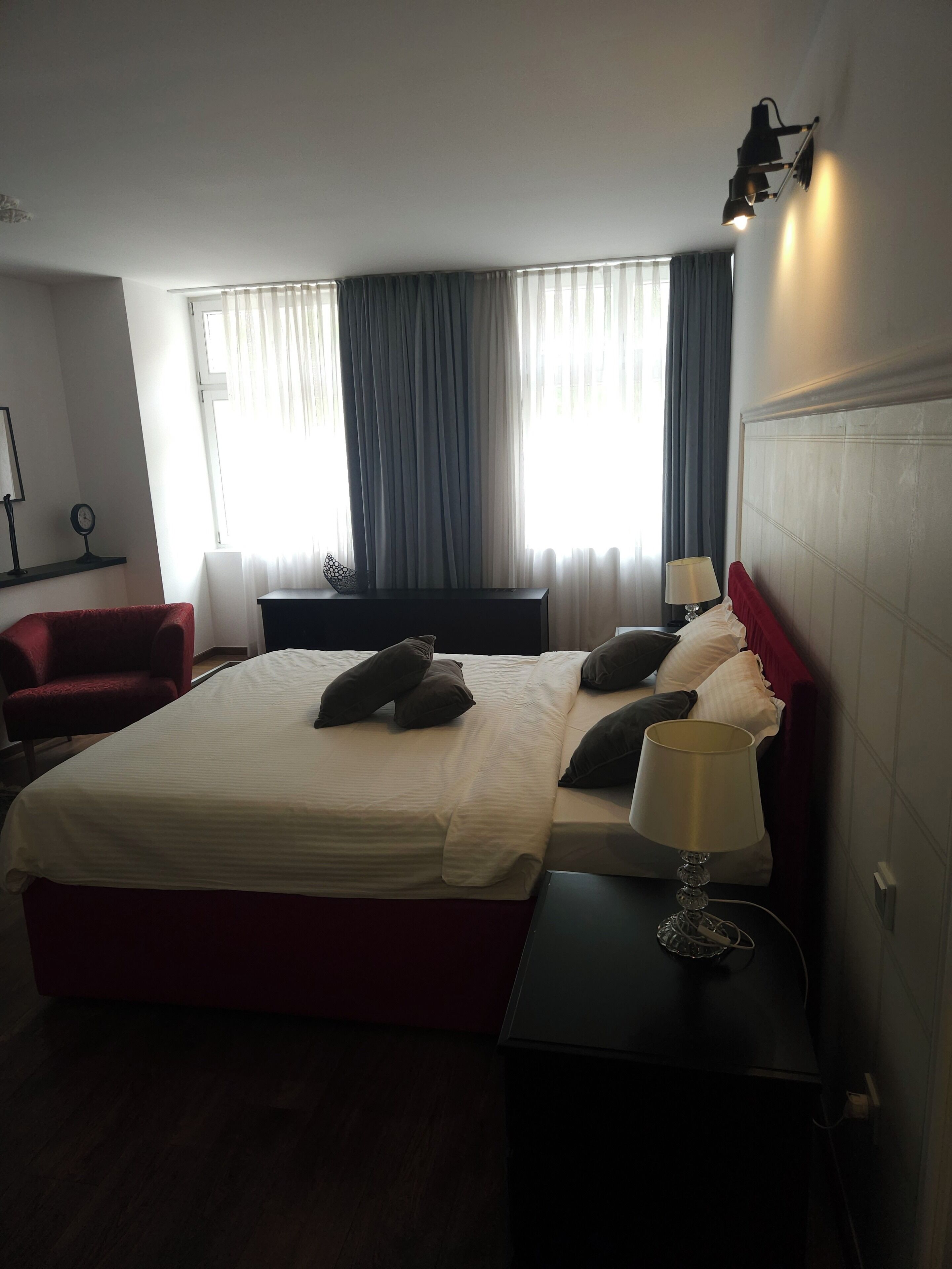 Rooms 1-5 | Tabla de planchar con plancha y wifi gratis 