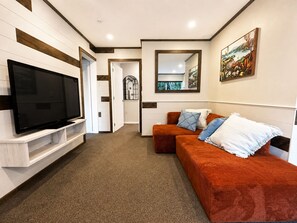 TV - Cosy 2bdrm Apartment: 3-min drive to town/ 1-min walk to bus stop/ walk to lake (Queenstown)