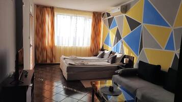 Double Room, Balcony, Sea View | Ruang tamu