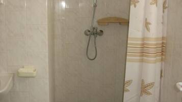 Double Room, Balcony, Sea View | Bilik Mandi | Kelengkapan dandanan diri percuma, tuala disediakan, sabun, syampu