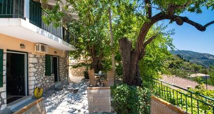 Almondtree House Exanthia - Private Parking