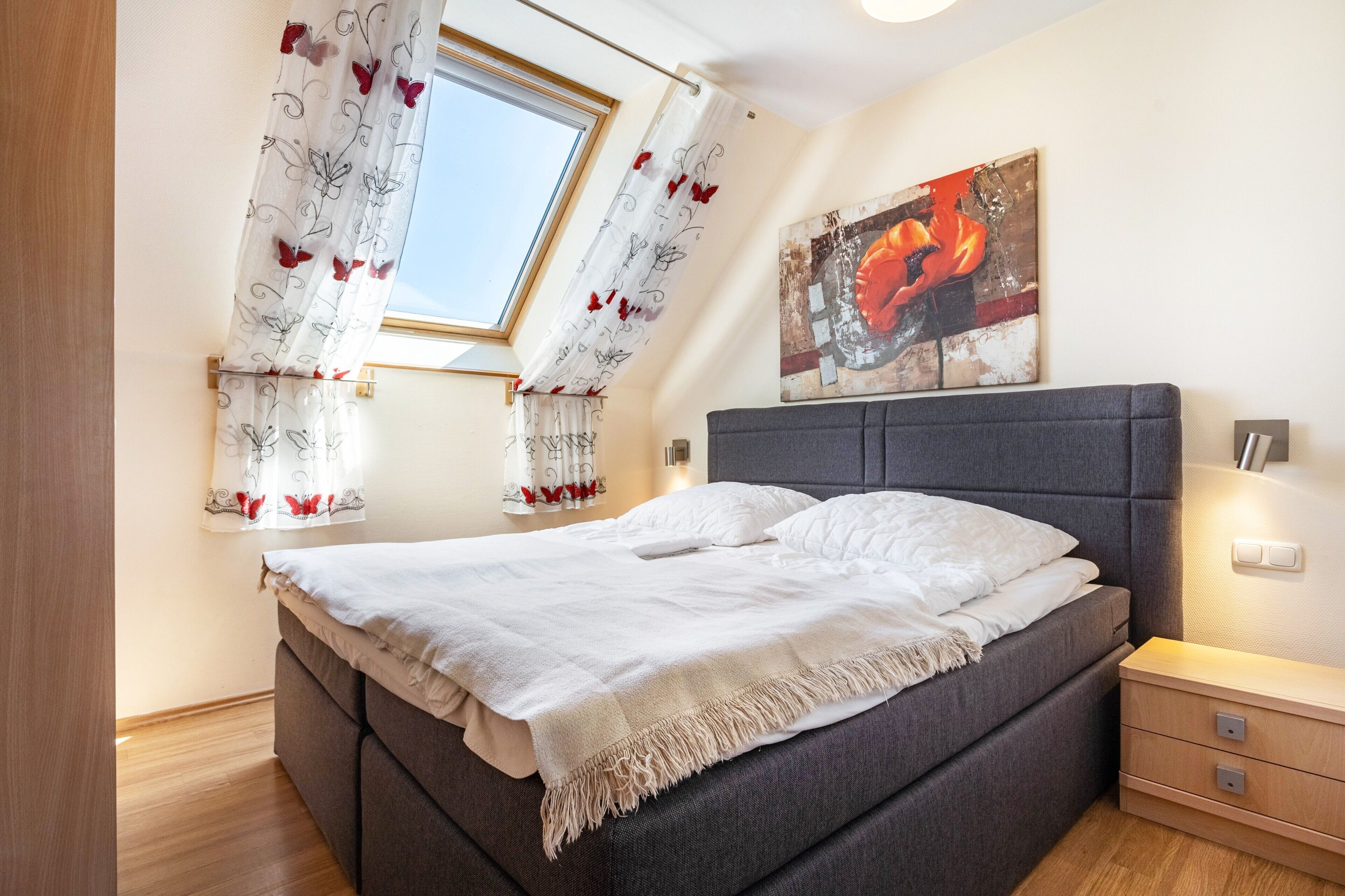 WiFi, bed sheets