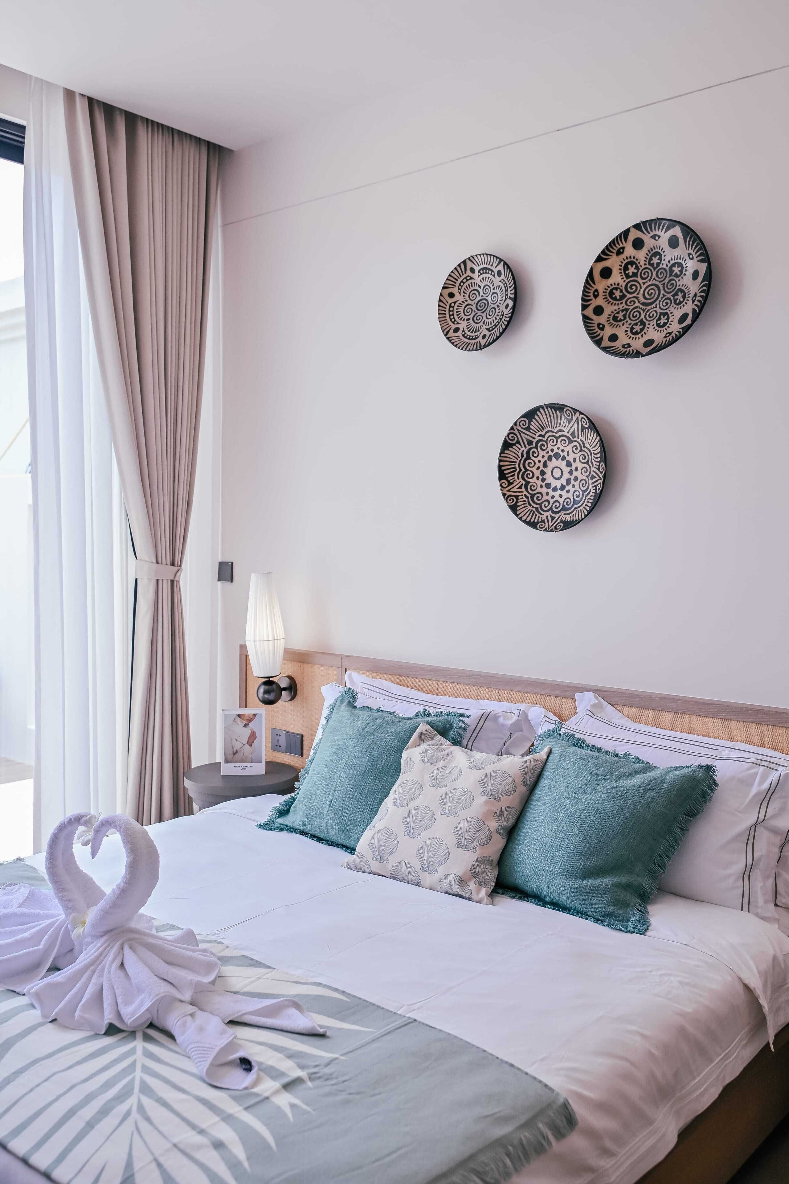 Deluxe Villa, Pool View | Desk, laptop workspace, iron/ironing board, free WiFi
