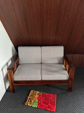 Interior - Kudaram Jorpan (Peermade)