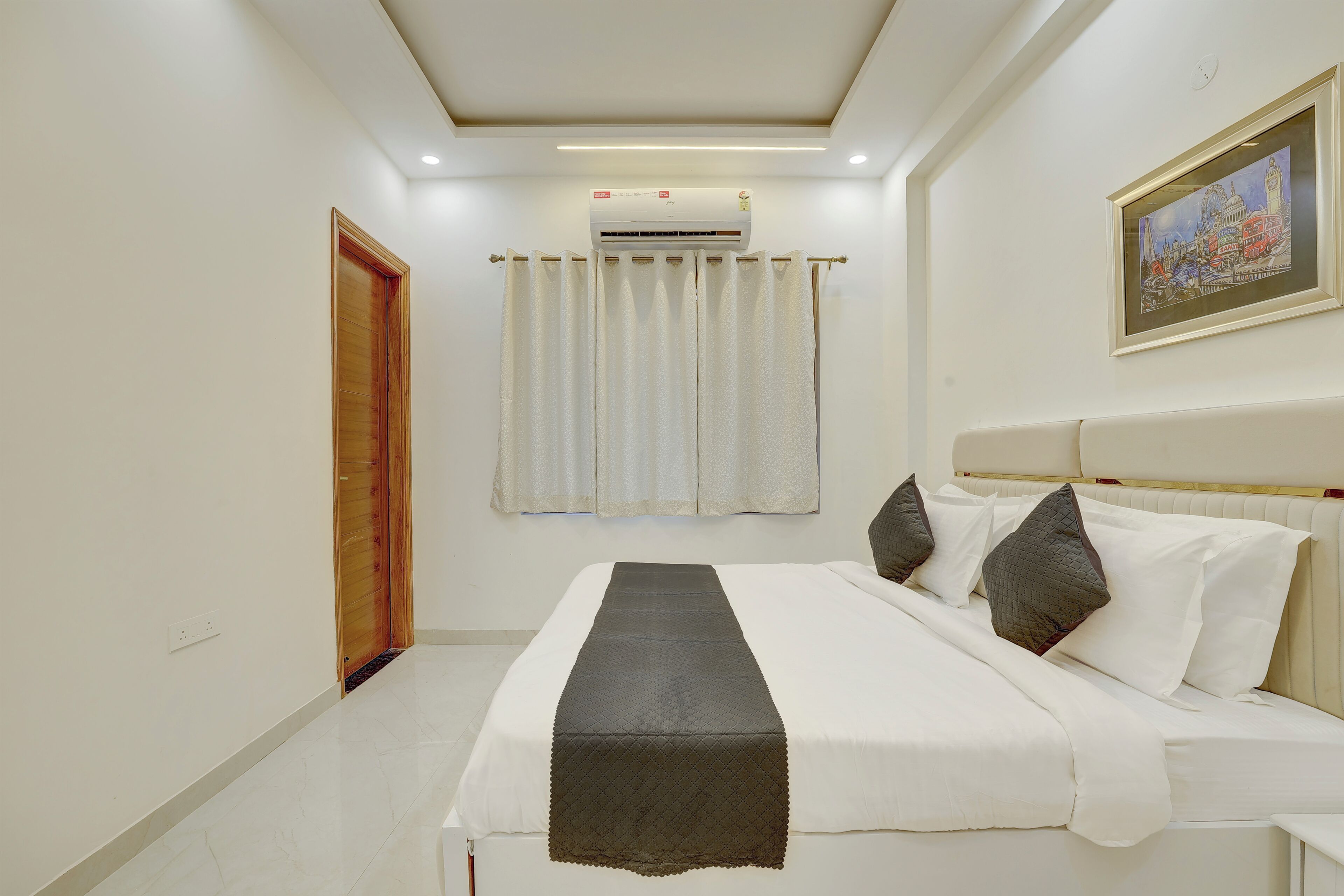 In-room safe, iron/ironing board, free WiFi