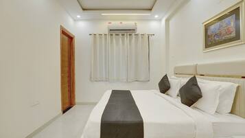 In-room safe, iron/ironing board, free WiFi
