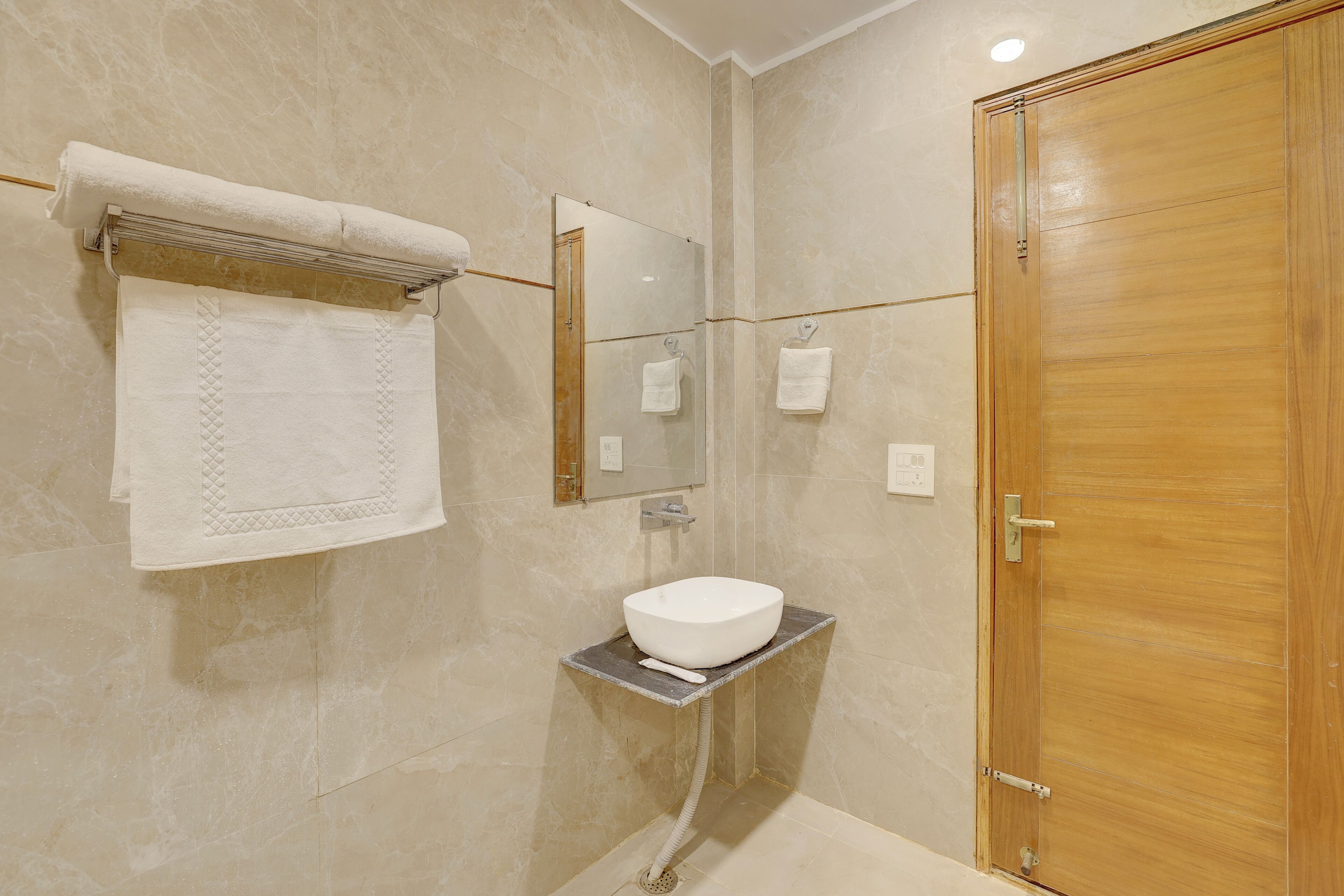 Deluxe Apartment | Bathroom