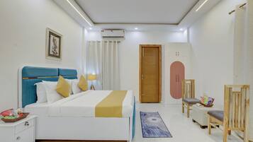 Deluxe Apartment | In-room safe, iron/ironing board, free WiFi