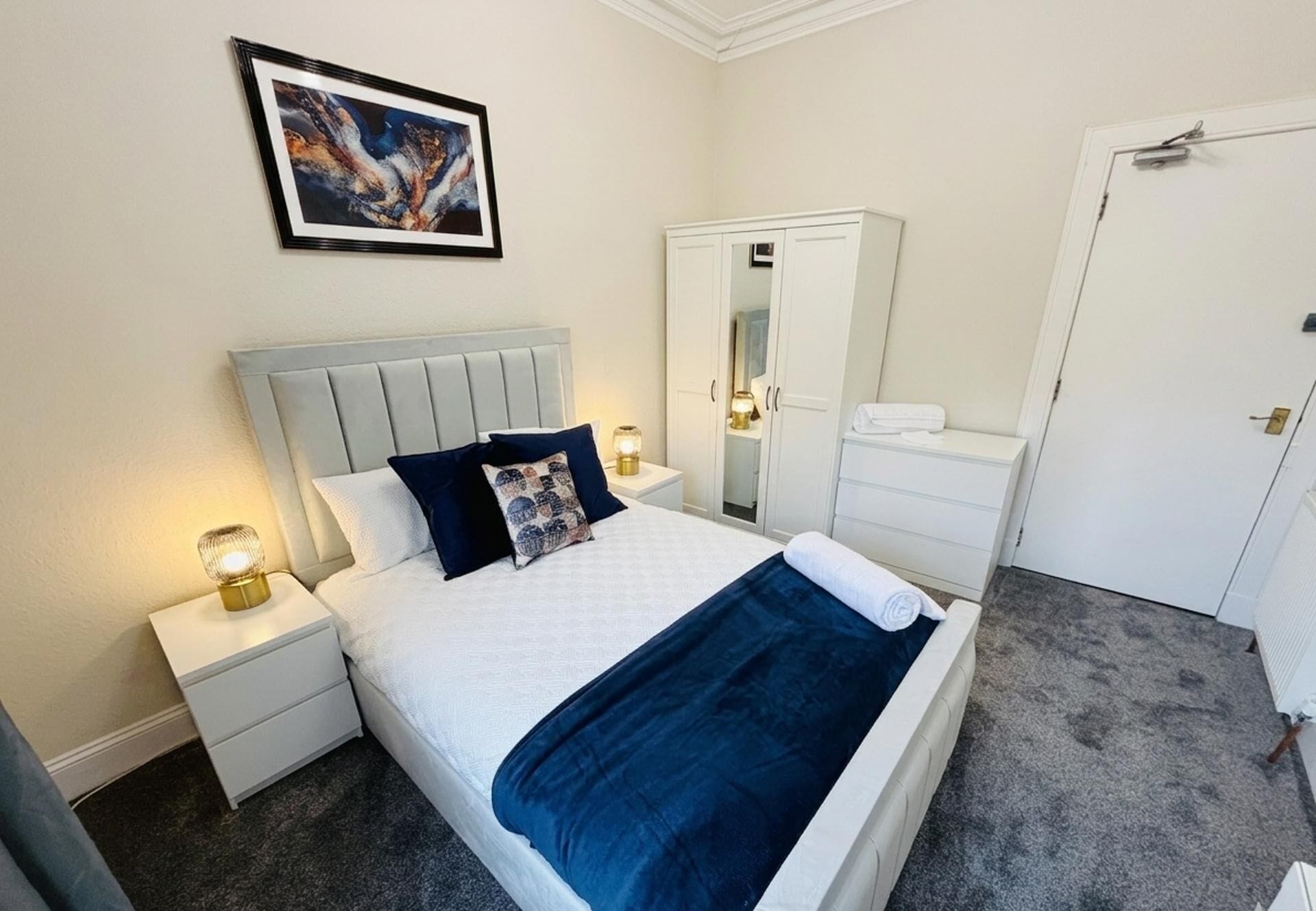 3 chambres, fer et planche à repasser, Wi-Fi gratuit, draps fournis