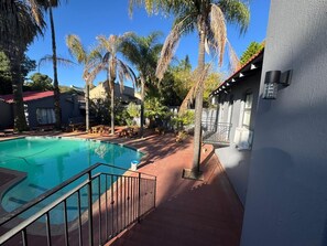 12 outdoor pools - Boutique Hotel-Style 8Bed Villa Ferndale (Randburg)