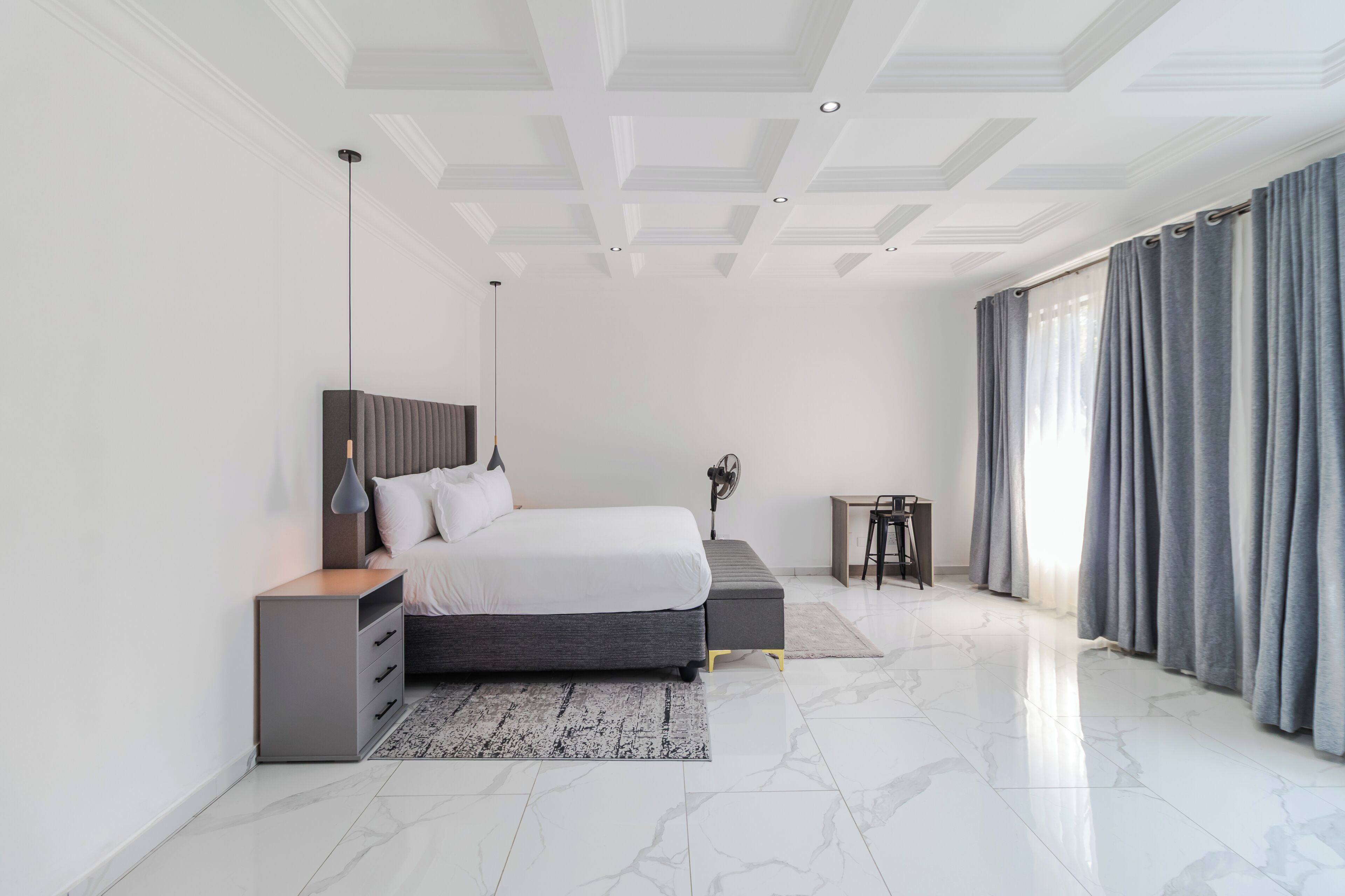 Suite | Iron/ironing board, WiFi (free), bed sheets