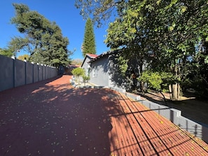 Property grounds - Boutique Hotel-Style 8Bed Villa Ferndale (Randburg)