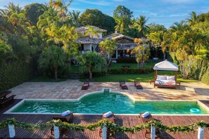 Outdoor pool - Azorai Hotel Boutique (Santa Cruz Cabrália)