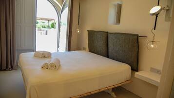 House (2 Bedrooms) | 2 bedrooms, cribs/infant beds, bed sheets