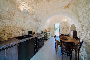 Private kitchenette - TD Trullo Yume Whispering Olive Grove (Ostuni)