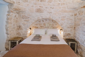 House (2 Bedrooms) | 2 bedrooms, bed sheets