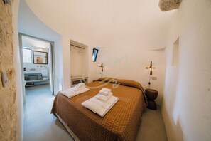 House (1 Bedroom) | 1 bedroom, bed sheets - TD Trullo Lumina Boutique Luxury Trulli With Pool (Ostuni)