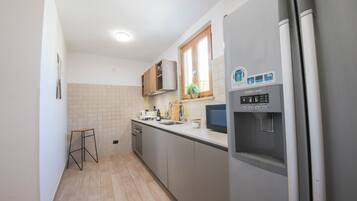 House (4 Bedrooms) | Private kitchen | Oven, electric kettle, highchair