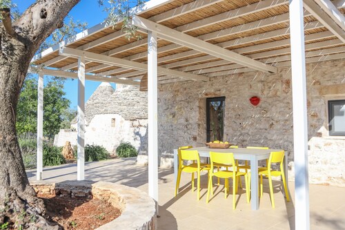 TD Trulli Albapetra Pool & Olive Trees