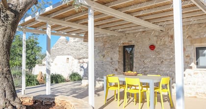TD Trulli Albapetra Pool & Olive Trees