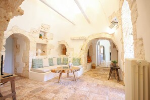 Ferienhaus (4 Bedrooms) | Wohnbereich | 32-Zoll-Smart-TV mit Kabelempfang