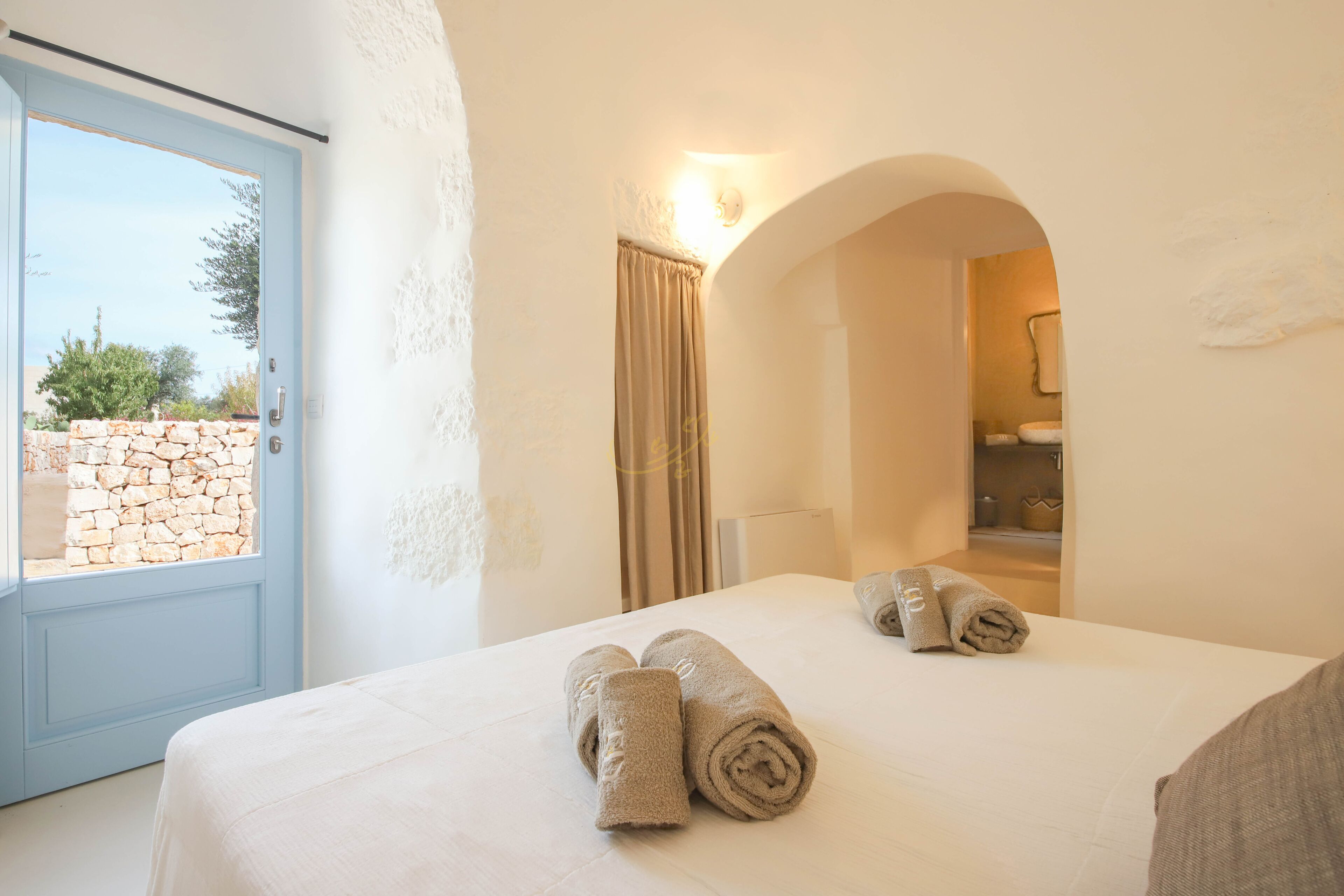 House (2 Bedrooms) | 2 bedrooms, iron/ironing board, cots/infant beds, bed sheets