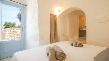 House (2 Bedrooms) | 2 bedrooms, iron/ironing board, cots/infant beds, bed sheets
