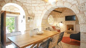 House (4 Bedrooms) | Dining room