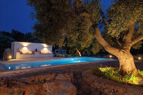 TD Trulli Chiara Tastefully Decorated With Pool
