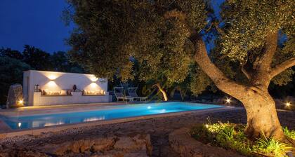 TD Trulli Chiara Tastefully Decorated With Pool
