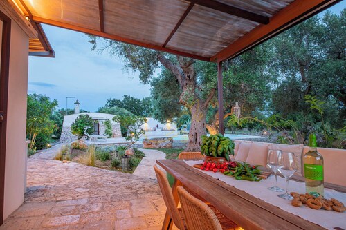 TD Trulli Chiara Tastefully Decorated With Pool