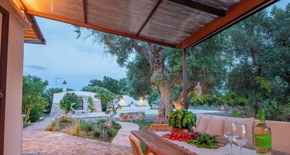 TD Trulli Chiara Tastefully Decorated With Pool