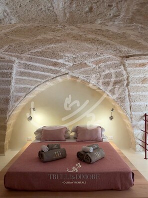 House (2 Bedrooms)