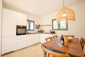 House (4 Bedrooms) | Private kitchen