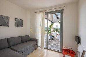 Interior - TD Trulli Terralta Panoramic Pool Over Country.. (Monopoli)