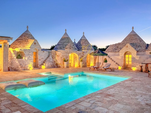 TD Trulli di Carole Renovated Trulli With Pool