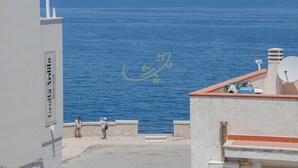 A coastal view with a building labeled "Grotta Artisanal".