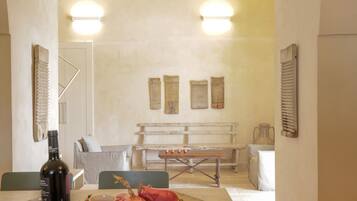 House (3 Bedrooms) | Living area