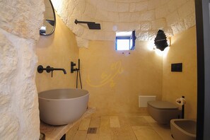 House (1 Bedroom) | Bathroom | Shower, bidet - TD ApulianRetreat Sea View Trullo With Heated Pool (Ostuni)