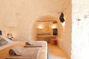 House (1 Bedroom) | 1 bedroom, bed sheets - TD ApulianRetreat Sea View Trullo With Heated Pool (Ostuni)