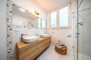 Villa (5 Bedrooms) | Bathroom - TD Villa Maestrale Luxury Pool & Sea View (Monopoli)